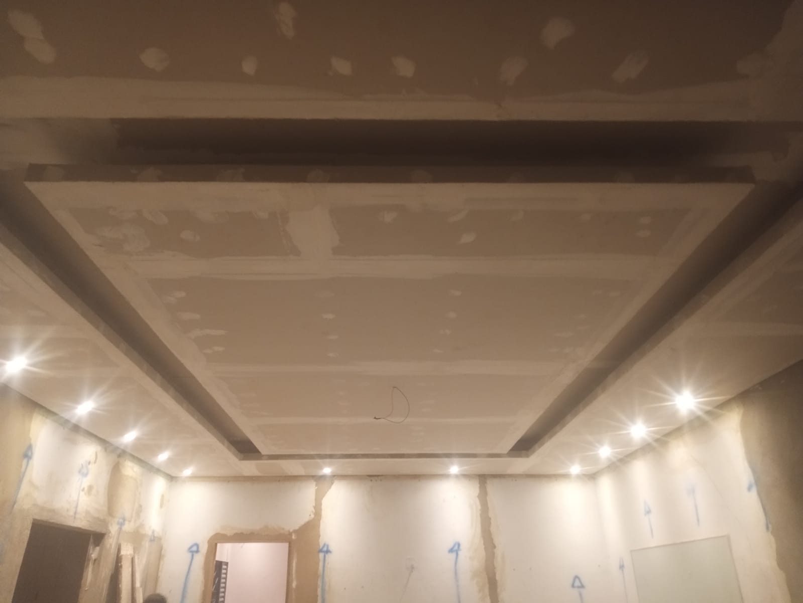 Sanca em drywall antes do acabamento